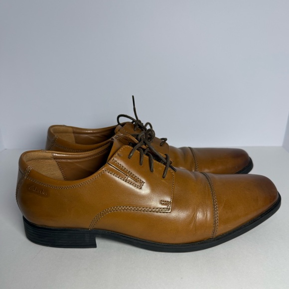 Clarks Men's Tan Leather Oxford Shoes
Size 11 1/2 wide - Picture 1 of 3